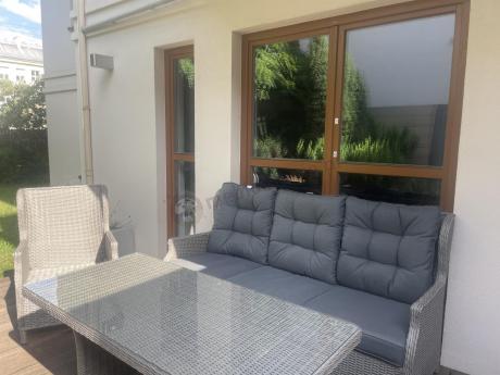 Szare meble technorattanowe na taras z regulowanymi fotelami Laritto Dining + pufy - Grey