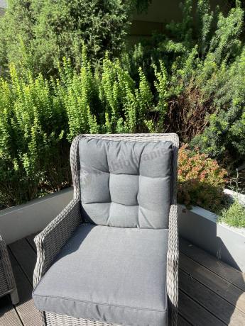 Szare meble technorattanowe na taras z regulowanymi fotelami Laritto Dining + pufy - Grey