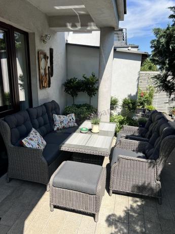 Szare meble technorattanowe na taras z regulowanymi fotelami Laritto Dining + pufy - Grey