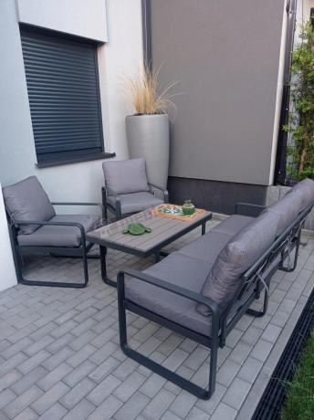 Szare nowoczesne meble na taras - zestaw z sofą i fotelami - Panaon Dining GG