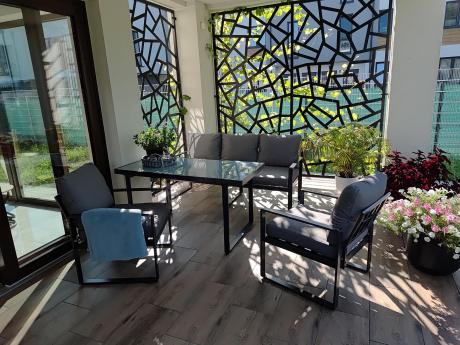 Szare nowoczesne meble na taras z wysokim stołem i pufami - zestaw dla 7 osób - Panaon Elite Plus Grey