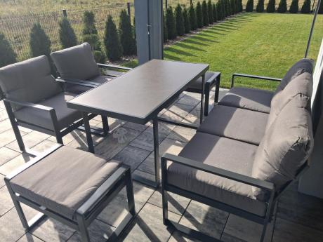 Szare nowoczesne meble na taras z wysokim stołem i pufami - zestaw dla 7 osób - Panaon Elite Plus Grey
