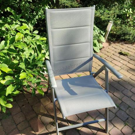 Szary komplet mebli ogrodowych ze stołem obiadowym i składanymi krzesłami - Kanbery Silver 6+1