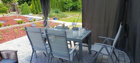 Szary komplet mebli ogrodowych ze stołem obiadowym i składanymi krzesłami - Kanbery Silver 6+1