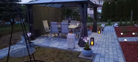 Szary komplet mebli ogrodowych ze stołem obiadowym i składanymi krzesłami - Kanbery Silver 6+1