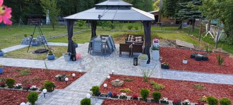 Szary komplet mebli ogrodowych ze stołem obiadowym i składanymi krzesłami - Kanbery Silver 6+1