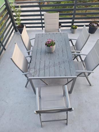 Szary komplet mebli ogrodowych ze stołem obiadowym i składanymi krzesłami - Kanbery Silver 6+1