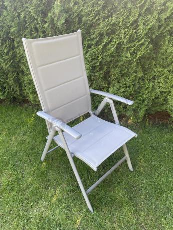 Szary komplet mebli ogrodowych ze stołem obiadowym i składanymi krzesłami - Kanbery Silver 6+1