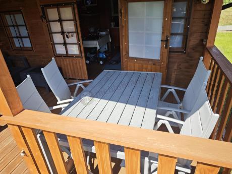 Szary komplet mebli ogrodowych ze stołem obiadowym i składanymi krzesłami - Kanbery Silver 6+1