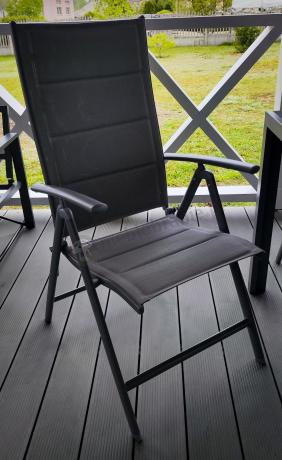 Szary komplet mebli ogrodowych ze stołem obiadowym i składanymi krzesłami - Kanbery Silver 6+1