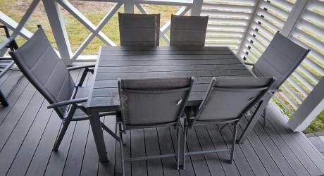 Szary komplet mebli ogrodowych ze stołem obiadowym i składanymi krzesłami - Kanbery Silver 6+1