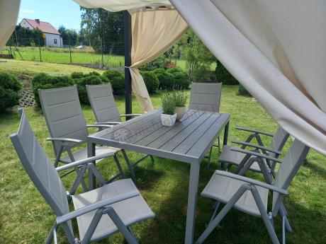 Szary komplet mebli ogrodowych ze stołem obiadowym i składanymi krzesłami - Kanbery Silver 6+1