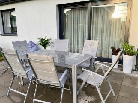 Szary komplet mebli ogrodowych ze stołem obiadowym i składanymi krzesłami - Kanbery Silver 6+1