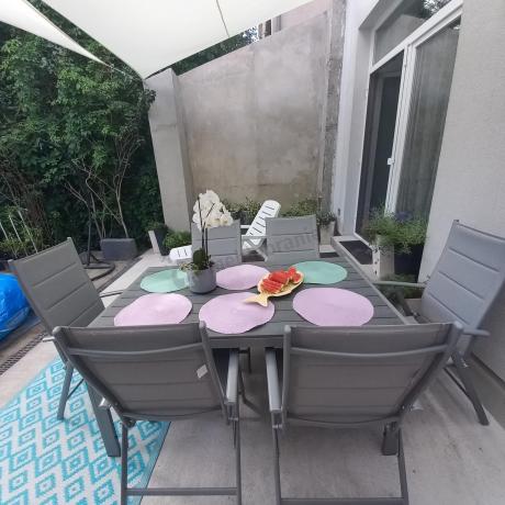 Szary komplet mebli ogrodowych ze stołem obiadowym i składanymi krzesłami - Kanbery Silver 6+1