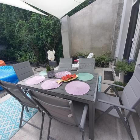 Szary komplet mebli ogrodowych ze stołem obiadowym i składanymi krzesłami - Kanbery Silver 6+1