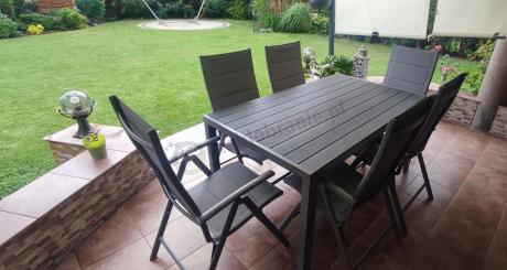 Szary komplet mebli ogrodowych ze stołem obiadowym i składanymi krzesłami - Kanbery Silver 6+1