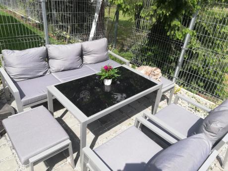 Szary komplet ogrodowy metalowy z sofą 175cm, fotelami i pufami - Sodor Max + pufy - Silver