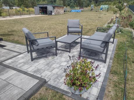 Szary komplet ogrodowy z sofą 199cm i 2 fotelami Vilde Grey