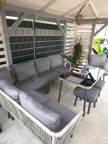 Szary modułowy narożnik na taras z fotelem i pufami Postigo Corner XL
