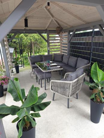 Szary modułowy narożnik na taras z fotelem i pufami Postigo Corner XL