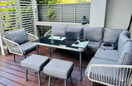 Szary narożnik na taras dla 8 osób z fotelem i pufami Postigo Corner XL