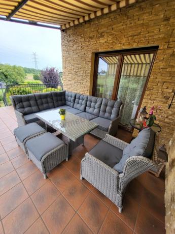 Szary narożnik tarasowy ze stołem 150cm, regulowanym fotelem i pufami - Laritto Corner