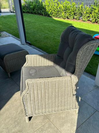 Szary narożnik tarasowy ze stołem 150cm, regulowanym fotelem i pufami - Laritto Corner