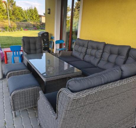 Szary narożnik tarasowy ze stołem 150cm, regulowanym fotelem i pufami - Laritto Corner