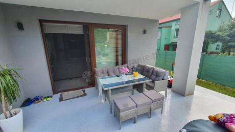 Szary narożnik technorattan 190x140cm ze stołem obiadowym i pufami Torino Corner Grey