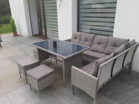 Szary narożnik technorattan 190x140cm ze stołem obiadowym i pufami Torino Corner Grey