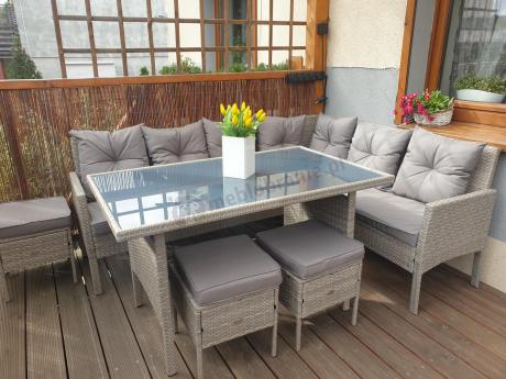 Szary narożnik technorattan 190x140cm ze stołem obiadowym i pufami Torino Corner Grey