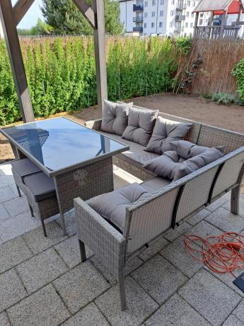 Szary narożnik technorattan 190x140cm ze stołem obiadowym i pufami Torino Corner Grey