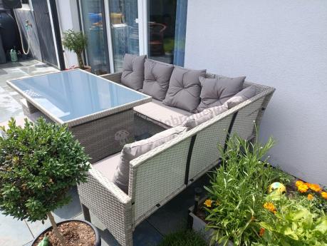 Szary narożnik technorattan 190x140cm ze stołem obiadowym i pufami Torino Corner Grey