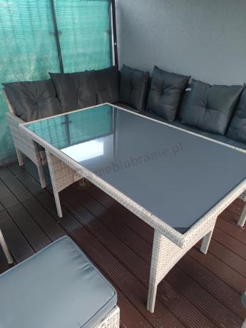 Szary narożnik z technorattanu 190x140cm ze stołem obiadowym i pufami Torino Corner Grey