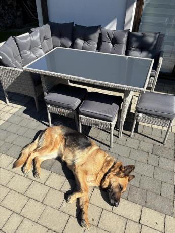 Szary narożnik z technorattanu 190x140cm ze stołem obiadowym i pufami Torino Corner Grey