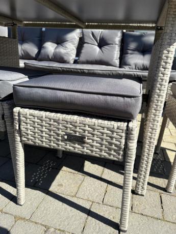 Szary narożnik z technorattanu 190x140cm ze stołem obiadowym i pufami Torino Corner Grey