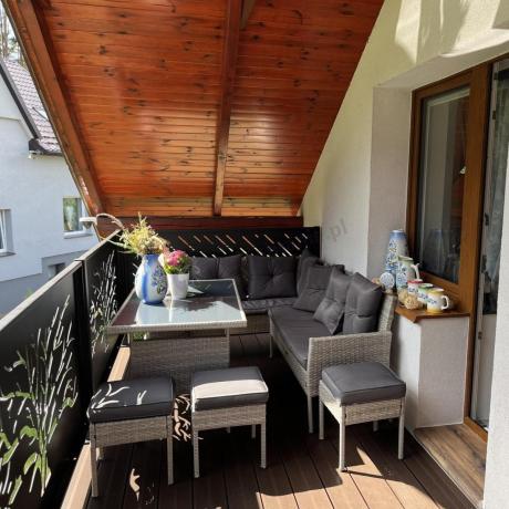 Szary narożnik z technorattanu 190x140cm ze stołem obiadowym i pufami Torino Corner Grey