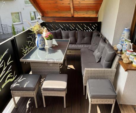 Szary narożnik z technorattanu 190x140cm ze stołem obiadowym i pufami Torino Corner Grey