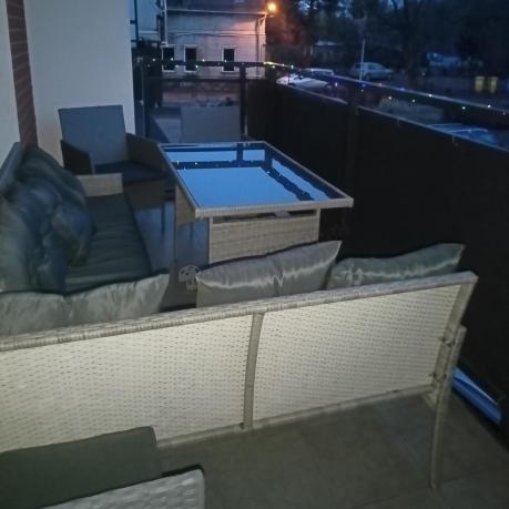 Szary narożnik z technorattanu 190x140cm ze stołem obiadowym i pufami Torino Corner Grey