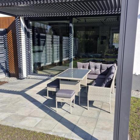 Szary narożnik z technorattanu 190x140cm ze stołem obiadowym i pufami Torino Corner Grey