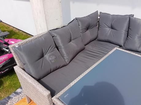 Szary narożnik z technorattanu 190x140cm ze stołem obiadowym i pufami Torino Corner Grey