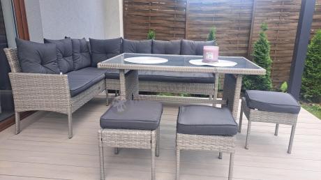 Szary narożnik z technorattanu 190x140cm ze stołem obiadowym i pufami Torino Corner Grey