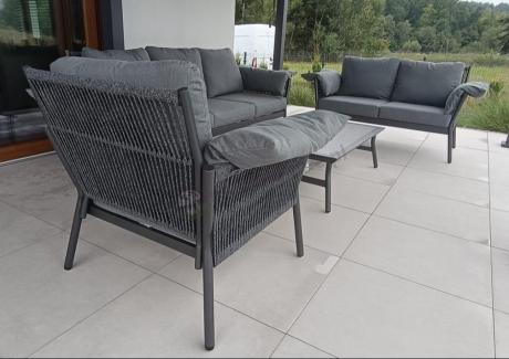 Szary nowoczesny zestaw mebli ogrodowych z dwoma sofami i fotelem Sofi - rope style