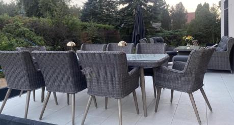 Szary zestaw mebli obiadowych dla 8 osób ze stołem 220cm Tonitto Dining 8+1