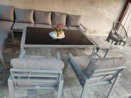 Szary zestaw mebli tarasowych z narożnikiem, stołem obiadowym 2 fotelami i 2 pufami - Sodor Corner XXL - Silver