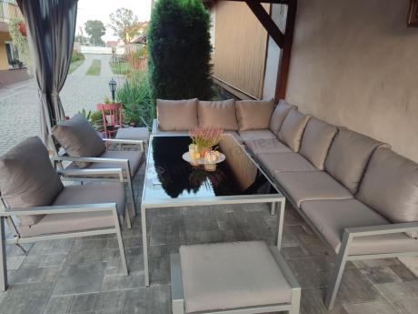 Szary zestaw mebli tarasowych z narożnikiem, stołem obiadowym 2 fotelami i 2 pufami - Sodor Corner XXL - Silver