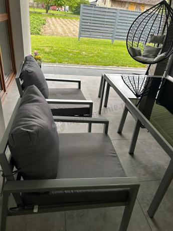 Szary zestaw mebli tarasowych z narożnikiem, stołem obiadowym 2 fotelami i 2 pufami - Sodor Corner XXL - Silver