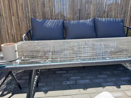 Szary zestaw rattanowy dla 7 osób na taras Torgiano Dining