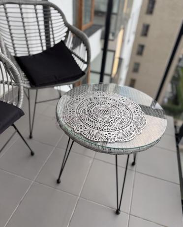 Szary zestaw rattanowy na balkon boho