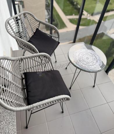Szary zestaw rattanowy na balkon boho